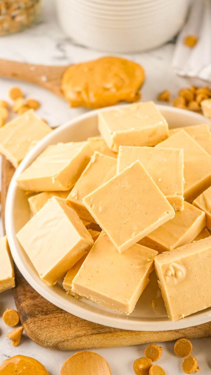 A plate of 2 ingredient peanut butter fudge.