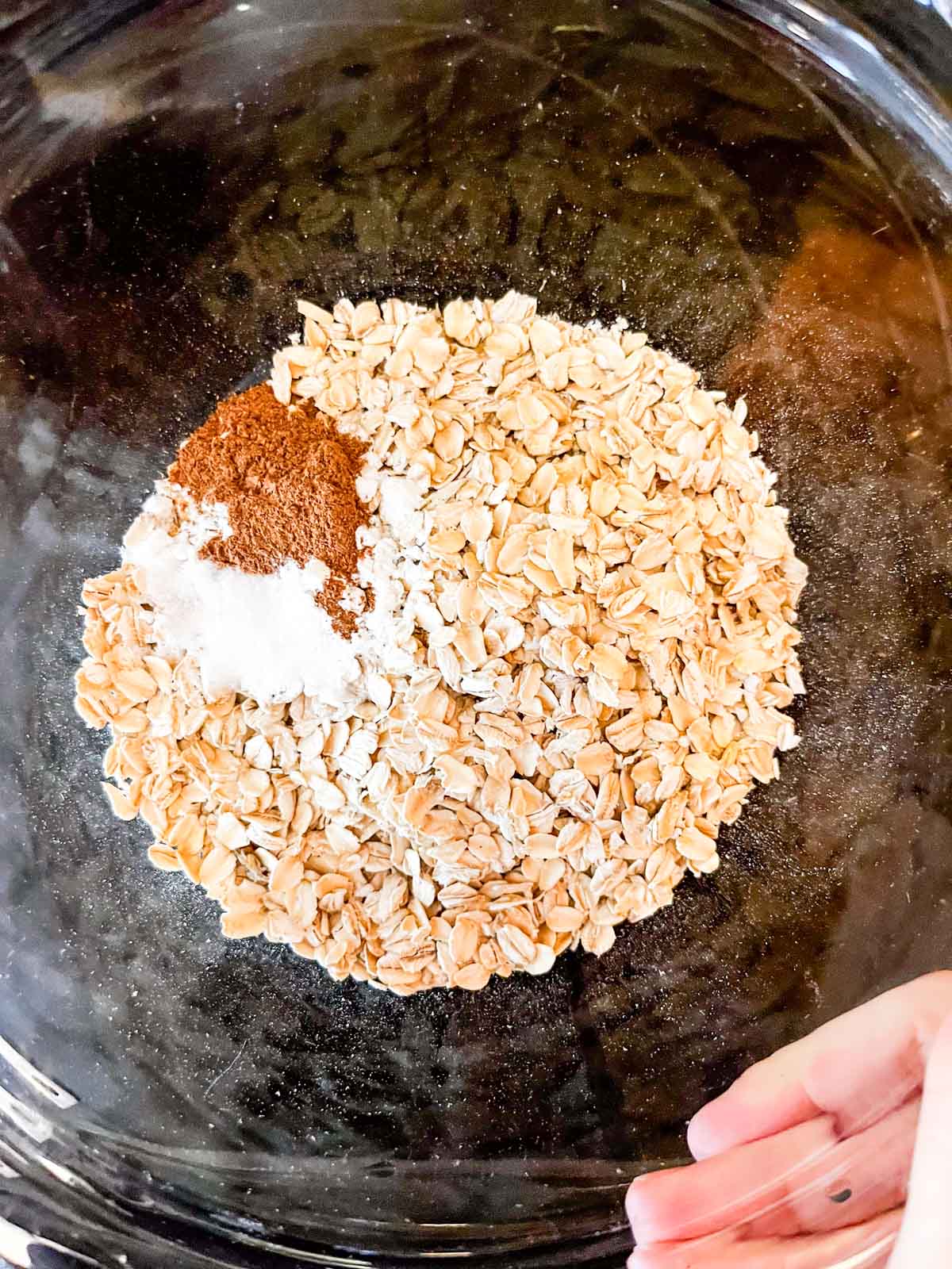 Oats and other dry ingredients in a small bowl.